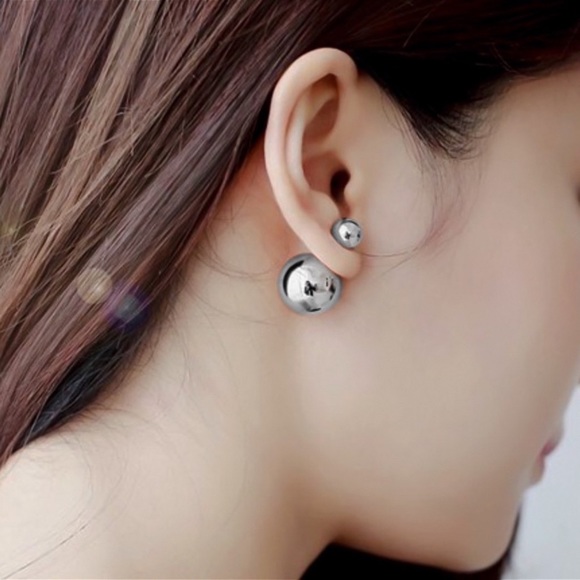 GlitzBlitz Jewelry - 2/$20!  Silver Double Ball Stud Earrings